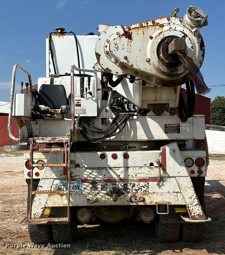 image for item EJ8916 2000 Freightliner  FL80 pressure digger truck