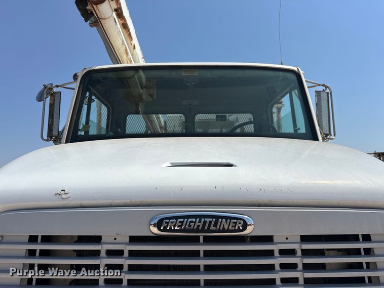 image for item EJ8916 2000 Freightliner  FL80 pressure digger truck