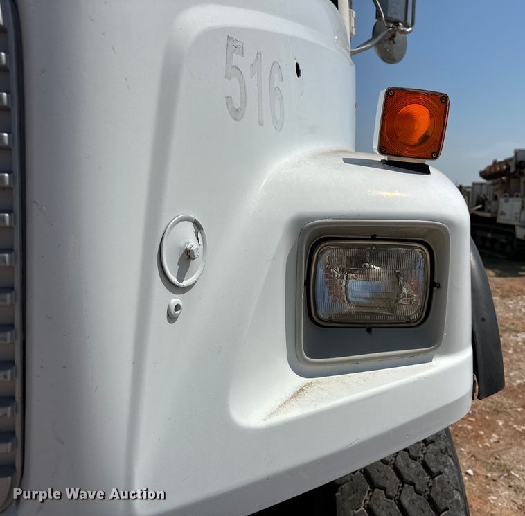 image for item EJ8916 2000 Freightliner  FL80 pressure digger truck