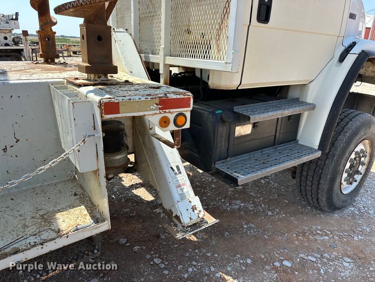 image for item EJ8916 2000 Freightliner  FL80 pressure digger truck