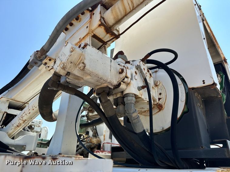 image for item EJ8916 2000 Freightliner  FL80 pressure digger truck