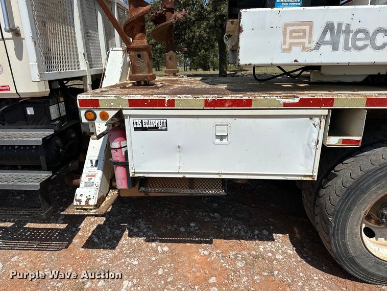 image for item EJ8916 2000 Freightliner  FL80 pressure digger truck