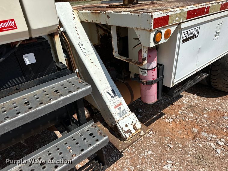 image for item EJ8916 2000 Freightliner  FL80 pressure digger truck