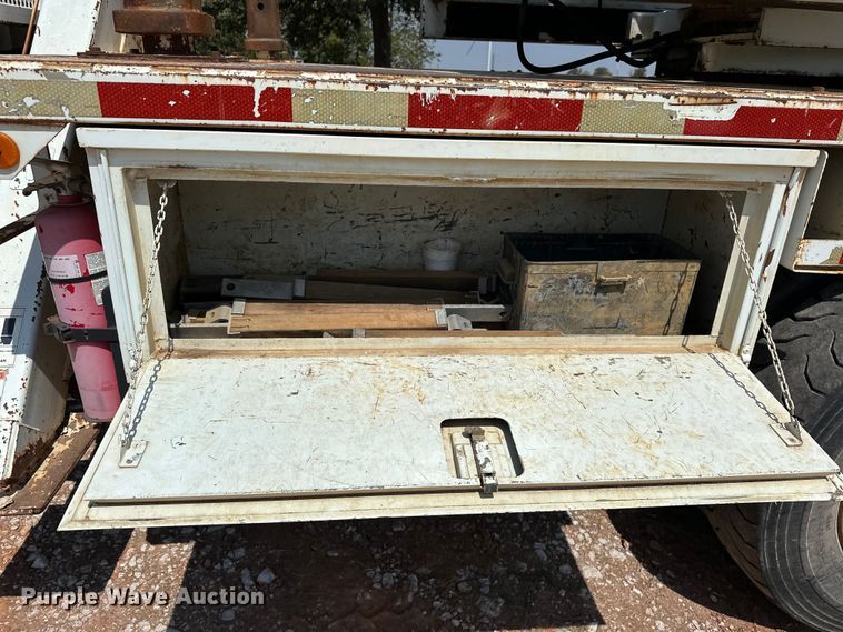 image for item EJ8916 2000 Freightliner  FL80 pressure digger truck