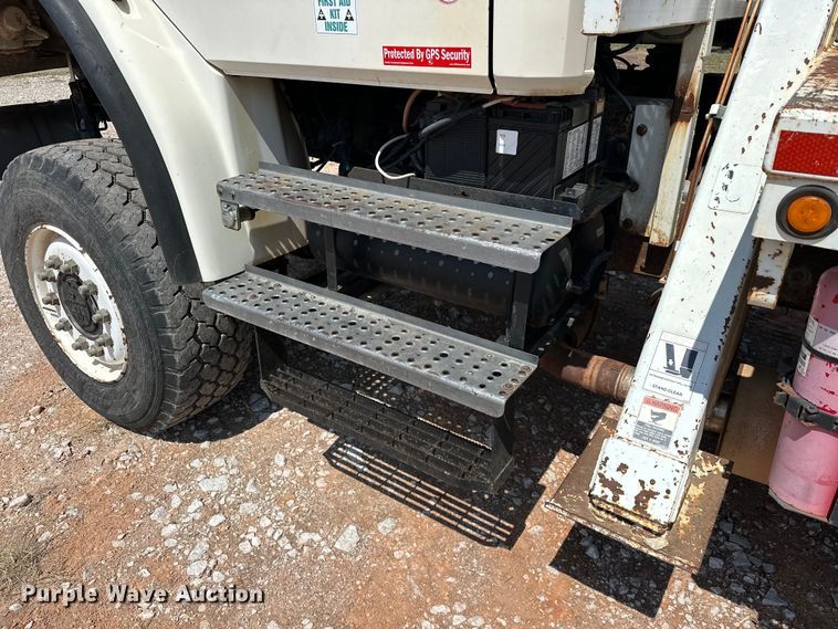 image for item EJ8916 2000 Freightliner  FL80 pressure digger truck