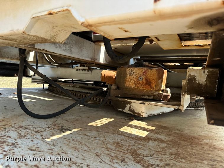 image for item EJ8916 2000 Freightliner  FL80 pressure digger truck