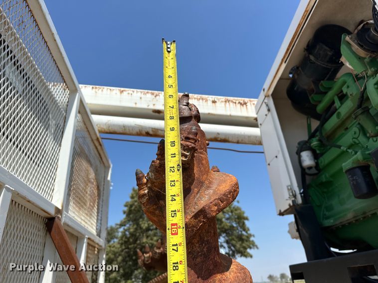 image for item EJ8916 2000 Freightliner  FL80 pressure digger truck