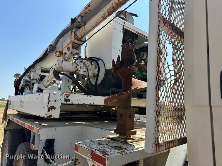 image for item EJ8916 2000 Freightliner  FL80 pressure digger truck