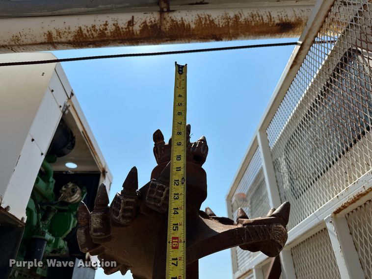 image for item EJ8916 2000 Freightliner  FL80 pressure digger truck