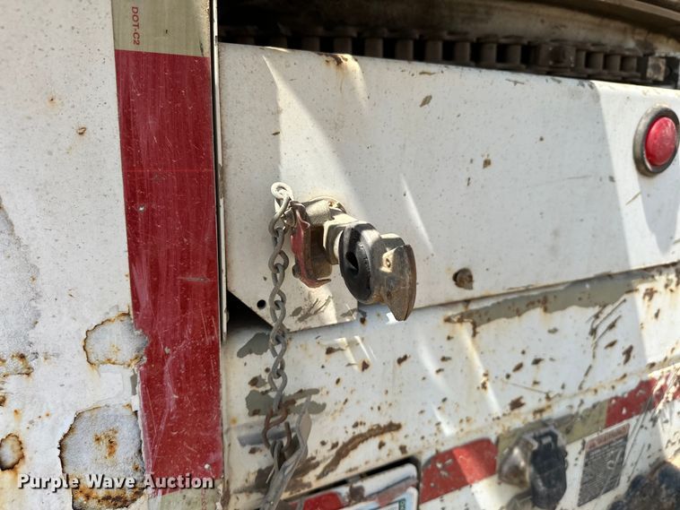 image for item EJ8916 2000 Freightliner  FL80 pressure digger truck