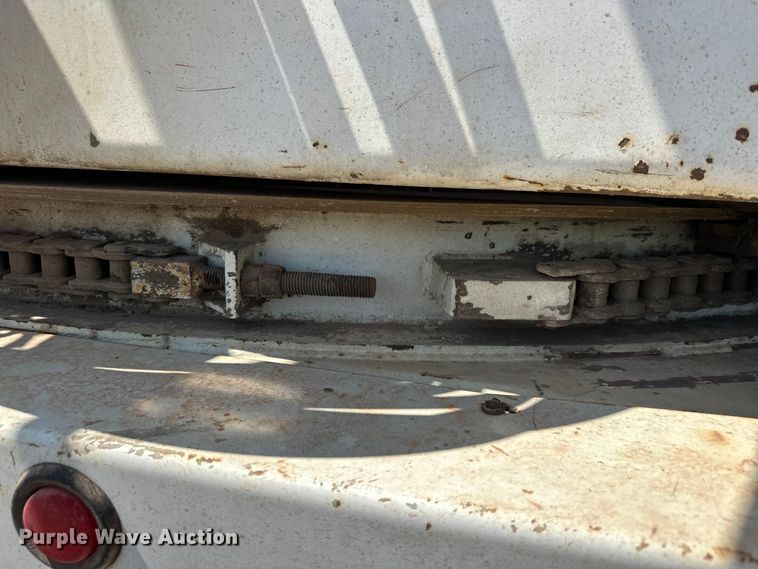 image for item EJ8916 2000 Freightliner  FL80 pressure digger truck