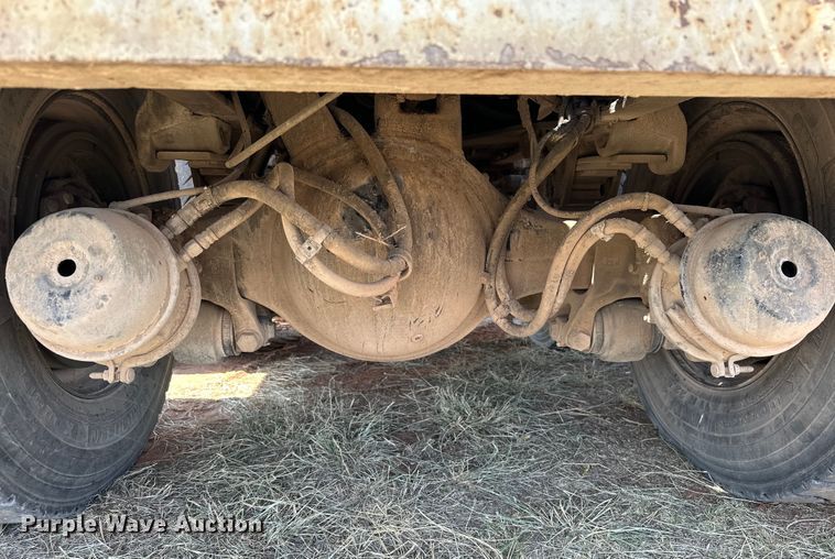 image for item EJ8916 2000 Freightliner  FL80 pressure digger truck