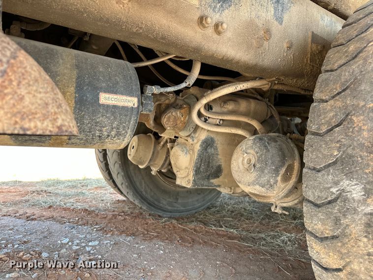 image for item EJ8916 2000 Freightliner  FL80 pressure digger truck