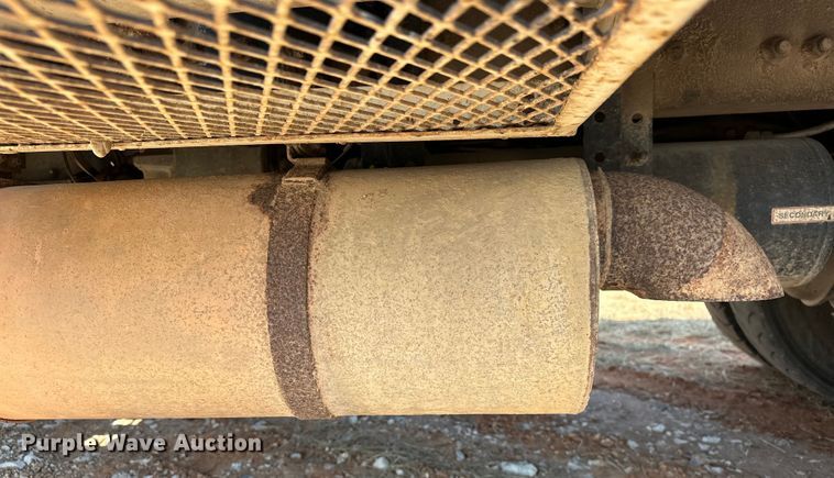 image for item EJ8916 2000 Freightliner  FL80 pressure digger truck