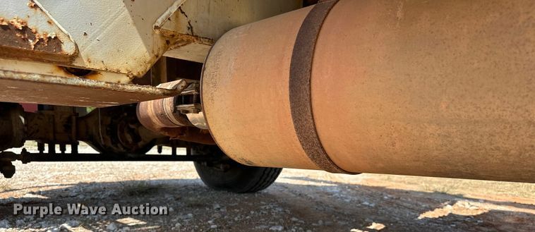 image for item EJ8916 2000 Freightliner  FL80 pressure digger truck