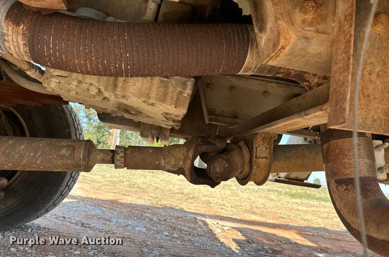 image for item EJ8916 2000 Freightliner  FL80 pressure digger truck