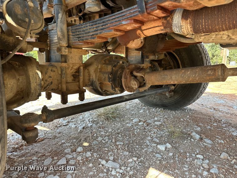 image for item EJ8916 2000 Freightliner  FL80 pressure digger truck