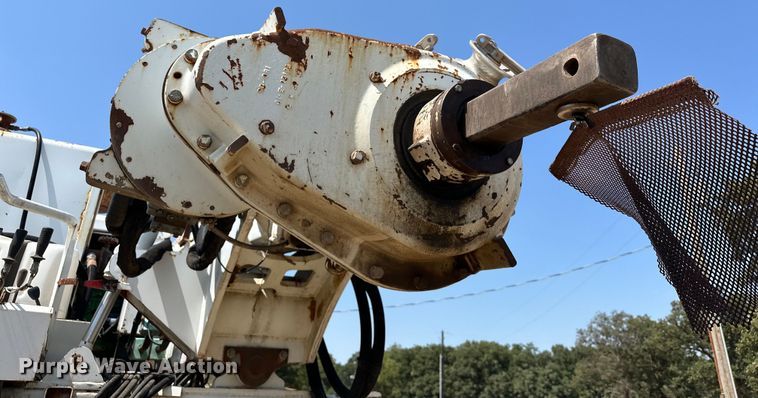 image for item EJ8916 2000 Freightliner  FL80 pressure digger truck