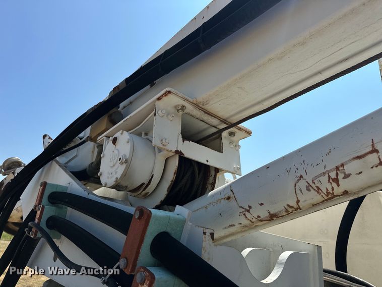 image for item EJ8916 2000 Freightliner  FL80 pressure digger truck