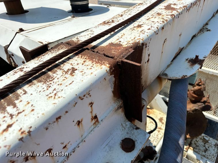 image for item EJ8916 2000 Freightliner  FL80 pressure digger truck