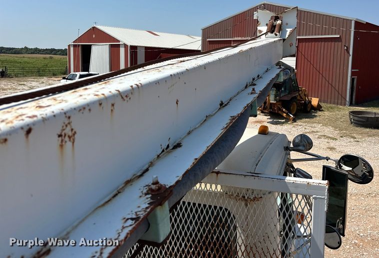 image for item EJ8916 2000 Freightliner  FL80 pressure digger truck