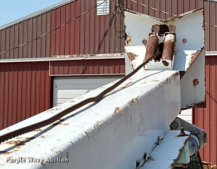 image for item EJ8916 2000 Freightliner  FL80 pressure digger truck