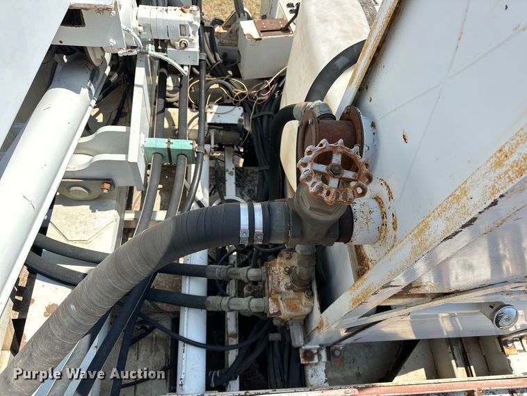 image for item EJ8916 2000 Freightliner  FL80 pressure digger truck