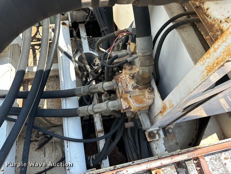 image for item EJ8916 2000 Freightliner  FL80 pressure digger truck