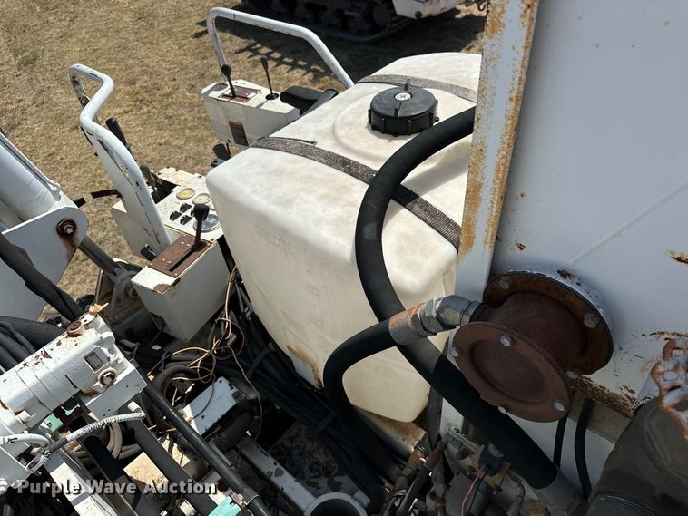 image for item EJ8916 2000 Freightliner  FL80 pressure digger truck