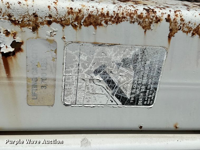 image for item EJ8916 2000 Freightliner  FL80 pressure digger truck