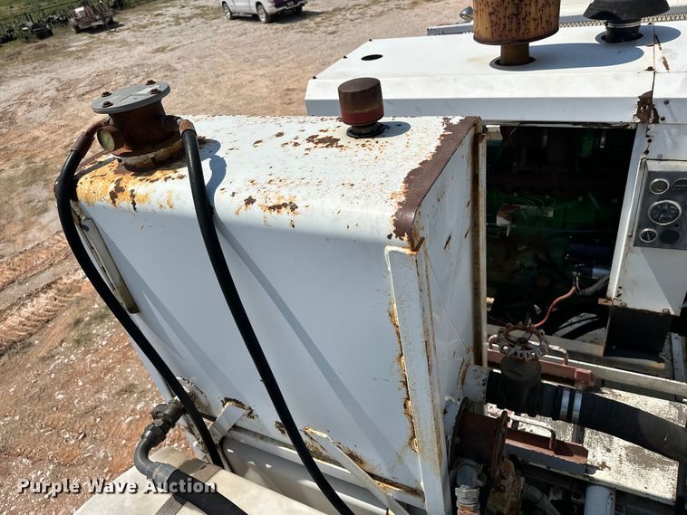 image for item EJ8916 2000 Freightliner  FL80 pressure digger truck