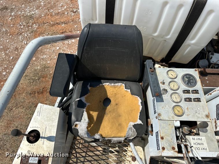 image for item EJ8916 2000 Freightliner  FL80 pressure digger truck