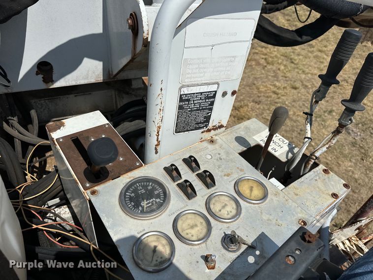 image for item EJ8916 2000 Freightliner  FL80 pressure digger truck