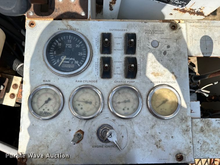 image for item EJ8916 2000 Freightliner  FL80 pressure digger truck