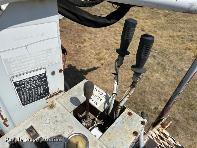 image for item EJ8916 2000 Freightliner  FL80 pressure digger truck