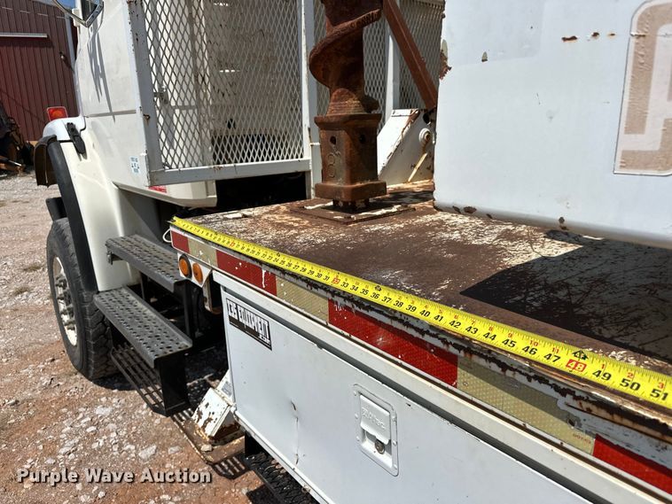 image for item EJ8916 2000 Freightliner  FL80 pressure digger truck