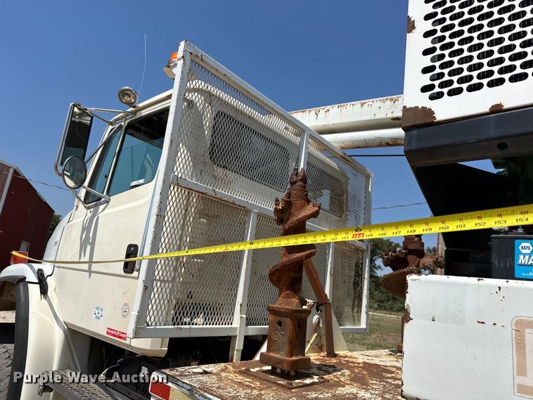 image for item EJ8916 2000 Freightliner  FL80 pressure digger truck