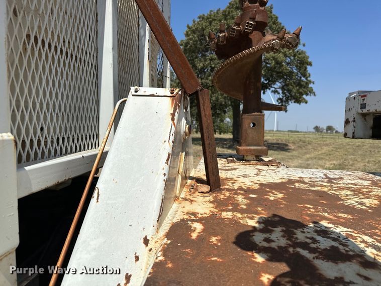 image for item EJ8916 2000 Freightliner  FL80 pressure digger truck