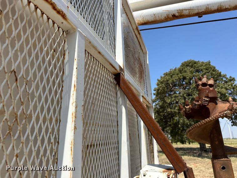 image for item EJ8916 2000 Freightliner  FL80 pressure digger truck