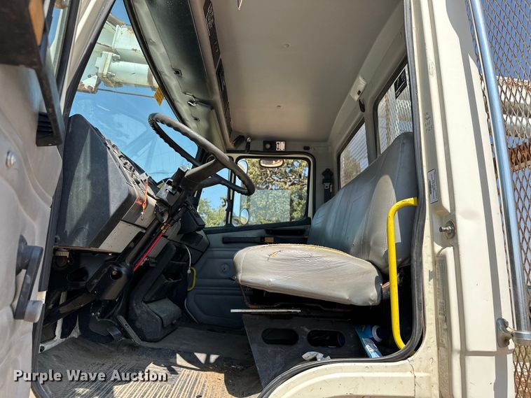 image for item EJ8916 2000 Freightliner  FL80 pressure digger truck