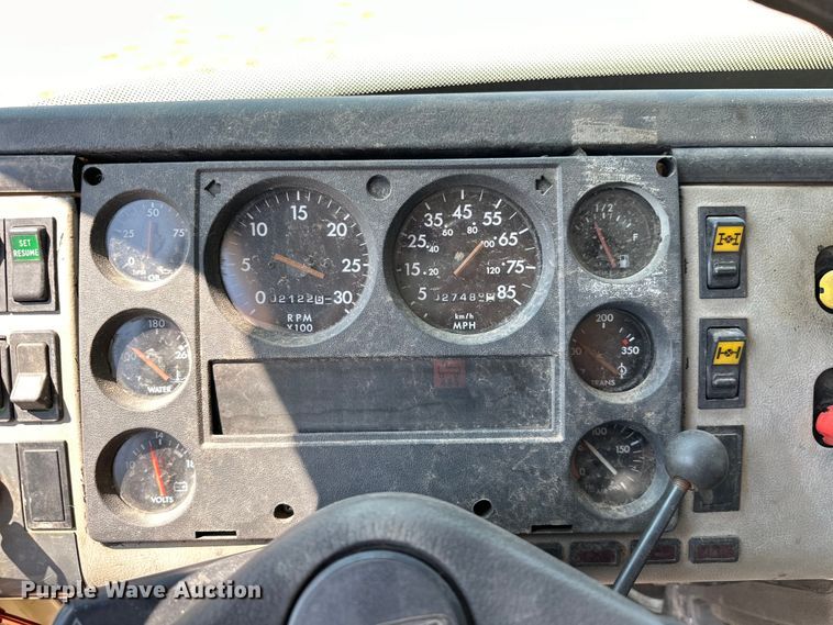 image for item EJ8916 2000 Freightliner  FL80 pressure digger truck