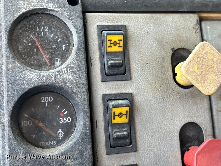 image for item EJ8916 2000 Freightliner  FL80 pressure digger truck