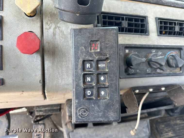 image for item EJ8916 2000 Freightliner  FL80 pressure digger truck