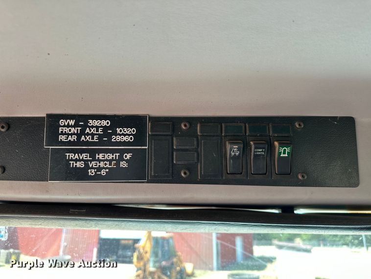 image for item EJ8916 2000 Freightliner  FL80 pressure digger truck