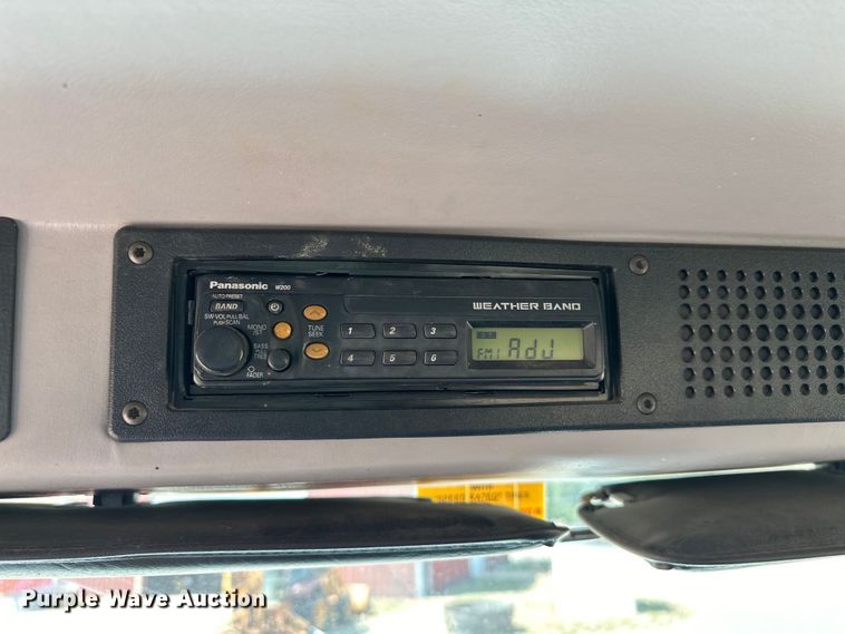 image for item EJ8916 2000 Freightliner  FL80 pressure digger truck