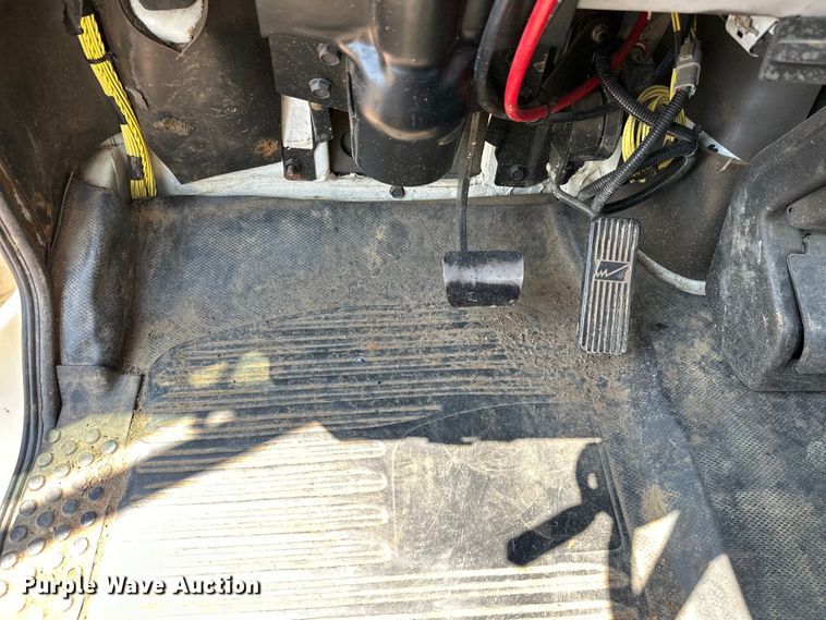 image for item EJ8916 2000 Freightliner  FL80 pressure digger truck