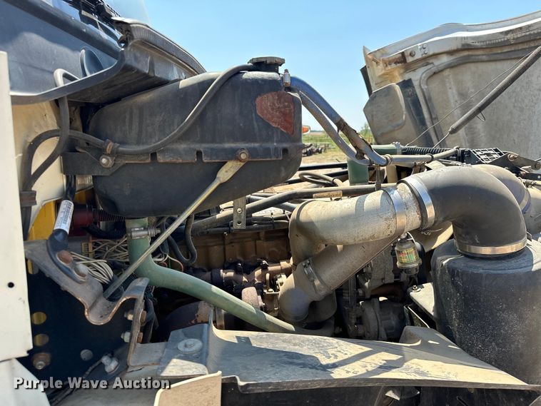 image for item EJ8916 2000 Freightliner  FL80 pressure digger truck