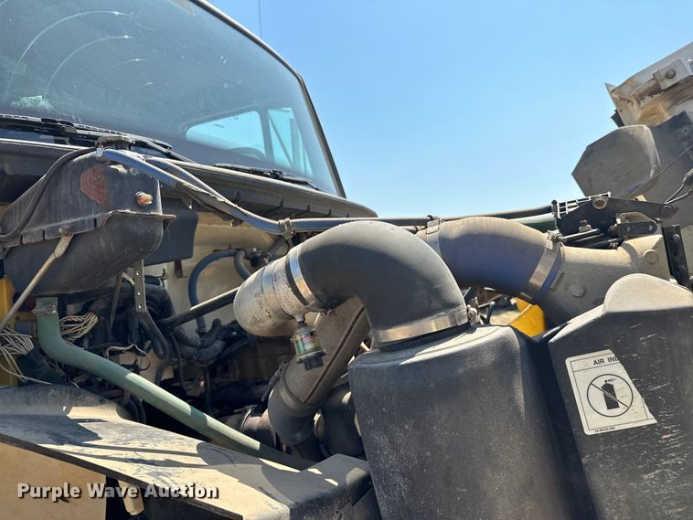 image for item EJ8916 2000 Freightliner  FL80 pressure digger truck