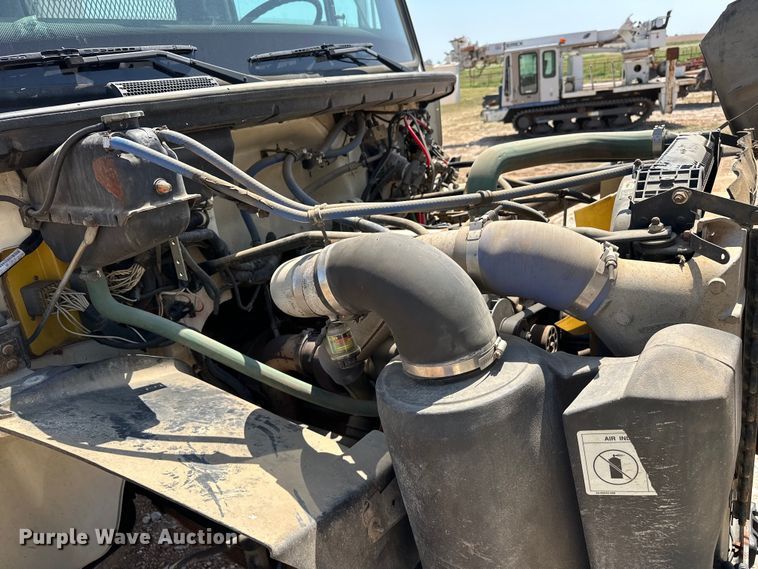 image for item EJ8916 2000 Freightliner  FL80 pressure digger truck