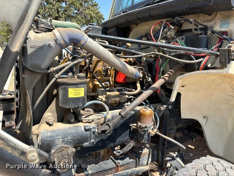 image for item EJ8916 2000 Freightliner  FL80 pressure digger truck